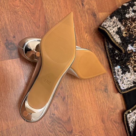 Zara Silver Heels with Pointed Toe and Stiletto Heel - Brand new with tags - Picture 5 of 6